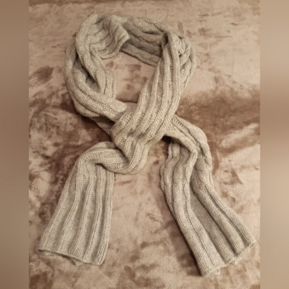Banana Republic knitted scarf